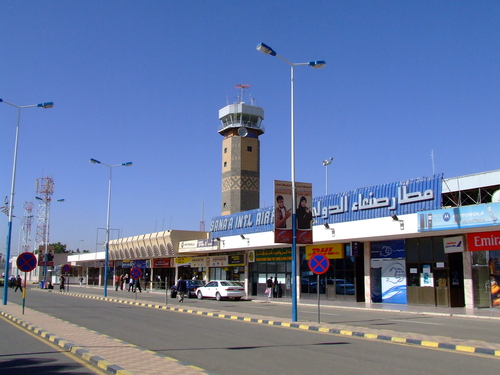 وصول 119 يمنياً عالقاً بالاردن الى مطار صنعاء وصول 119 يمنياً عالقاً بالاردن الى مطار صنعاء