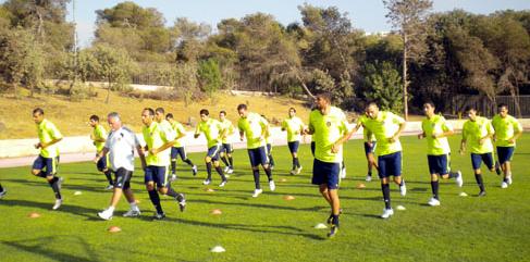 منتخبنا الوطني يرفع من تحضيراته تأهبا لغرب آسيا