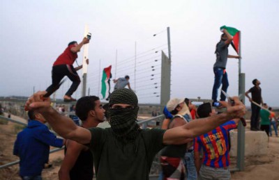 إصابة فلسطينييْن اثنيْن واعتقال ثلاثة آخرين في مواجهات مع جيش الاحتلال على حدود غزة إصابة فلسطينييْن اثنيْن واعتقال ثلاثة آخرين في مواجهات مع جيش الاحتلال على حدود غزة