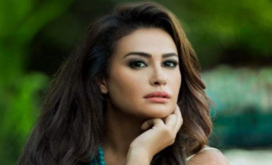 بالفيديو - هند صبري ترقص في الاهرامات!