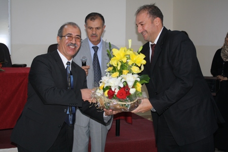 جامعة الشرق الاوسط تكرم عميد كلية الهندسة