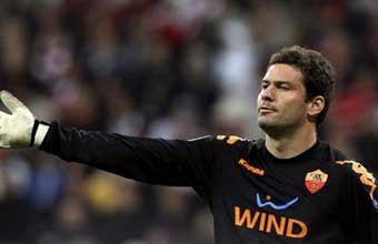 حارس روما يبكي بعد أن أجبر على الاستمرار في الملعب رغم الاصابة