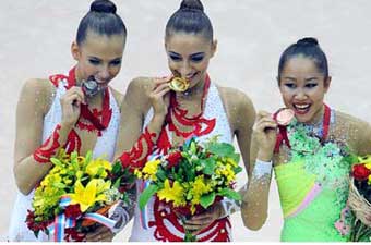 روسيا تواصل هيمنتها على الجمباز الإيقاعي