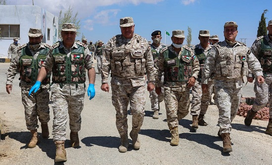 قائد الجيش : المهمة الملقاة على عاتق القوات المسلحة كبيرة