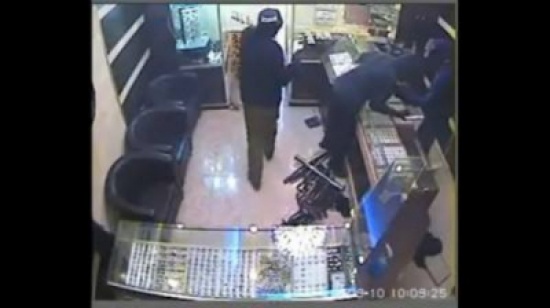 عملية سطو مسلح على محل ذهب