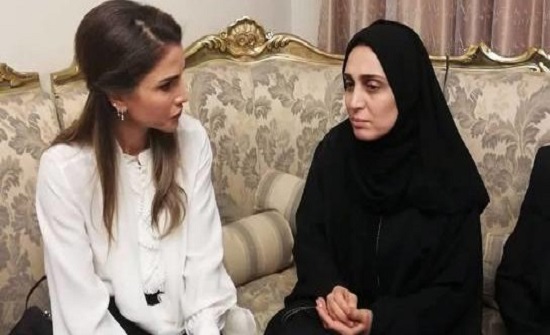 الملكة رانيا تزور بيت عزاء الطفلة تالا الملكة رانيا تزور بيت عزاء الطفلة تالا