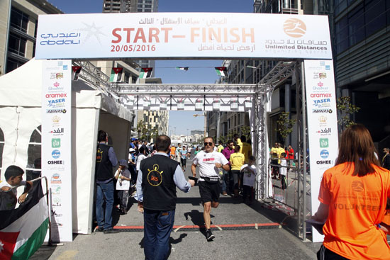 انطلاق سباق الاستقلال بمشاركة هواة ومحترفين