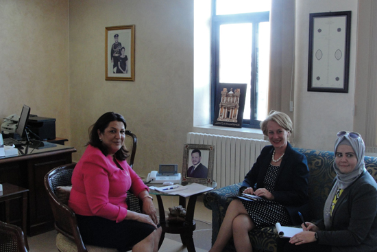 وزيرة التنمية تستقبل السفيرة الاميركية في عمان