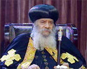 البابا شنودة يعلن أسفه لتصريحات بيشوي عن "مراجعة القرآن" 