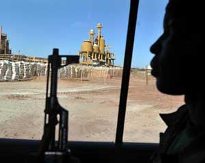 القاعدة تحتجز رهائنها بشمال مالي   