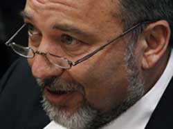 ليبرمان يتهم الفلسطينيين بتضييع الوقت خلال فترة تجميد الاستيطان