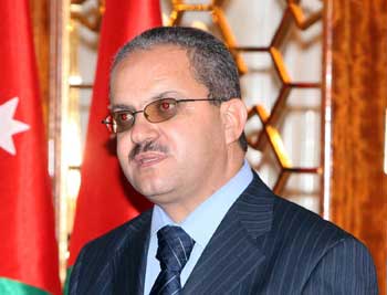 وزير الأشغال يطلب سرعة انجاز مشروعات الطرق بالمناطق المأهولة  
