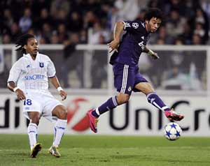 انتصارات للكبار وتعادل الميلان واجاكس في امستردام