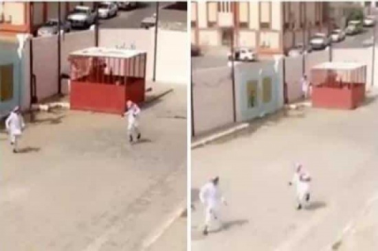 بالفيديو: معلم يضرب ويطارد الطلاب بفناء مدرسة