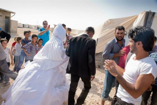 حفل زفاف جماعي للاجئين السوريين في مخيم مريجيب الفهود بالأزرق حفل زفاف جماعي للاجئين السوريين في مخيم مريجيب الفهود بالأزرق
