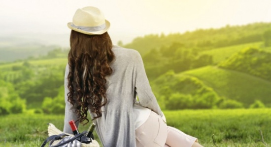 بالصور.. لماذا ذهبت هذه الفتاة إلى جلسة تصوير خطوبتها وحدها؟!