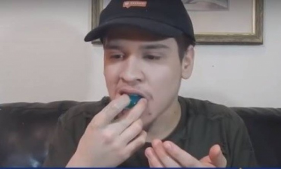 فيديو| هذا هو أخطر التحديات على الإنترنت.. قد يكون قاتلًا!