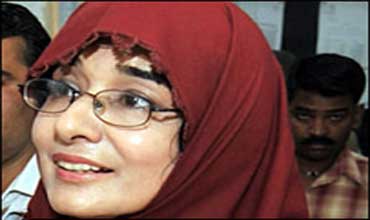 عالمة الأعصاب الباكستانية في السجون الأمريكية : إفراج أم 86 عاما ؟ 