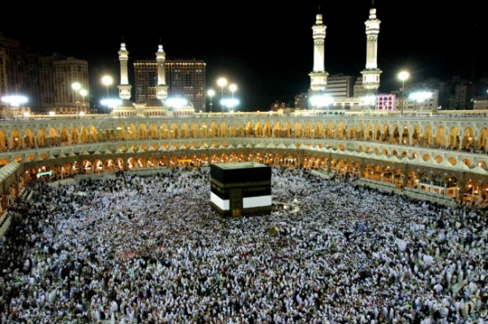أمير مكة المكرمة يغسل الكعبة المشرفة الاثنين المقبل أمير مكة المكرمة يغسل الكعبة المشرفة الاثنين المقبل