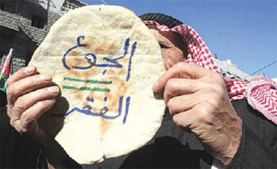 الأردنيون يترقبون عاماً صعباً يأكل مدخراتهم الأردنيون يترقبون عاماً صعباً يأكل مدخراتهم