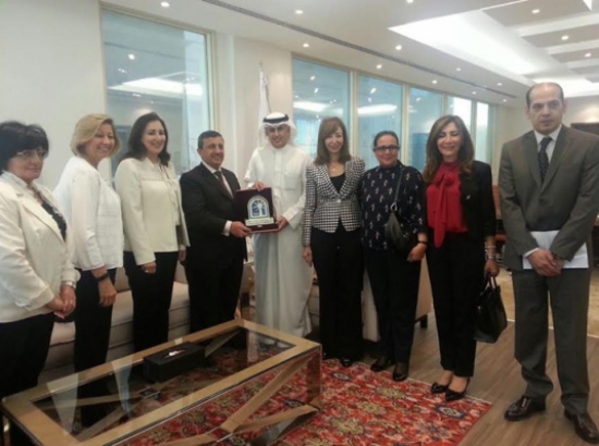 وزير الصناعة البحريني يلتقي رئيس غرفة تجارة عمان وزير الصناعة البحريني يلتقي رئيس غرفة تجارة عمان