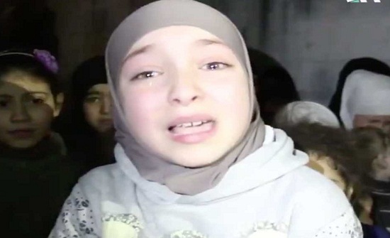 شاهد… طفلة من الغوطة تبكي وتسأل بشار الاسد: “بترضى ولادك هيك ينقصفوا” شاهد… طفلة من الغوطة تبكي وتسأل بشار الاسد: “بترضى ولادك هيك ينقصفوا”