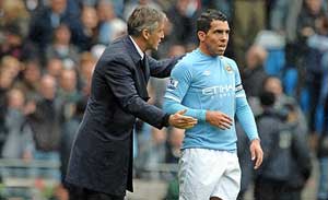 تيفيز يحاول الاعتداء بالضرب على مانشيني  