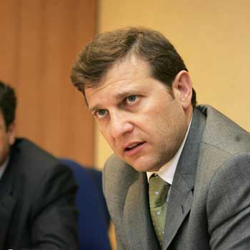 الايراني يرجح العودة لفتح سوق المشتقات النفطية ووقف حصرية المصفاة