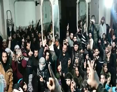 200 مقاتل من الجيش الحر يبايعون البغدادي في الغوطة الجنوبية 200 مقاتل من الجيش الحر يبايعون البغدادي في الغوطة الجنوبية