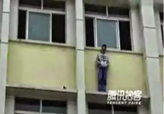 طالب يحاول الانتحار لرسوبه في الامتحان