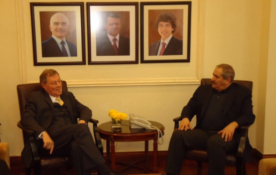 وزير الخارجية يجري مباحثات مع مبعوث الامم المتحدة لعملية السلام