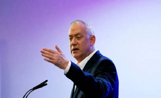 إعلام إسرائيلي: الاتحاد الأوروبي حذر غانتس من ضم مستوطنات الضفة