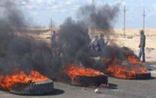 محتجون يغلقون طريقاً يربط عمان بإربد محتجون يغلقون طريقاً يربط عمان بإربد