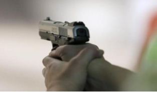 طالب يقتل والدته بسبب كثرة زواجها !!