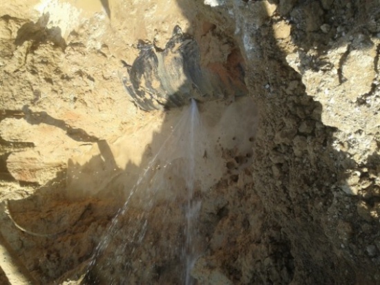 ضبط مقاول يعتدي على خط ناقل زي دابوق الرئيسي