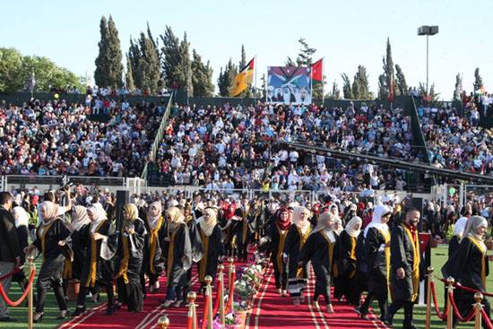 بدء احتفالات تخريج الفوج الواحد والخمسين من طلبة "الأردنية"