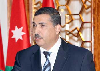 الغزاوي يشدد على توزيع الخدمات بعدالة على مناطق البلديات