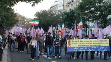 انصار ومجاهدي خلق يتظاهرون في باريس