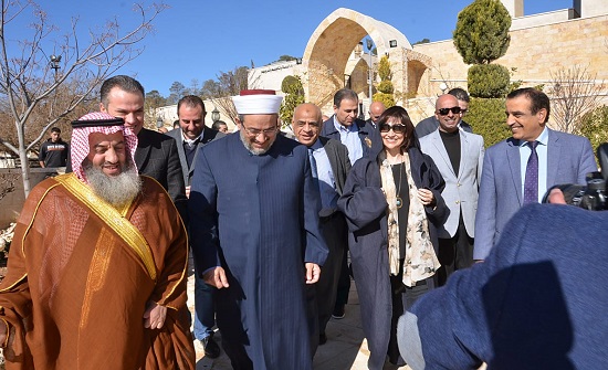 شويكة وأبو البصل يتفقدان موقع أهل الكهف شويكة وأبو البصل يتفقدان موقع أهل الكهف