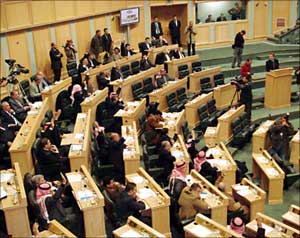373 مترشحا للانتخابات النيابية في اليوم الاول للتسجيل بينهم49 سيدة 