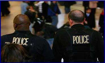 طالب عربي يقبض على FBI متلبسة بالتجسس عليه