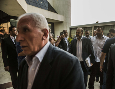 وفد فلسطين يغادر القاهرة للتشاور مع الرئيس عباس