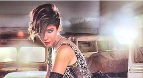 بالصور.. منى زكي تصدم جمهورها بصور غريبة جداً