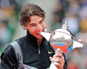 نادال يفوز ببطولة اليابان للتنس    