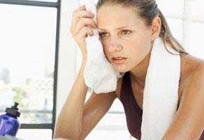 من يفرز العرق أكثر: المرأة أم الرجل؟