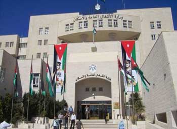 وزير الأشغال يتفقد مكتبي أشغال ناعور والجيزة