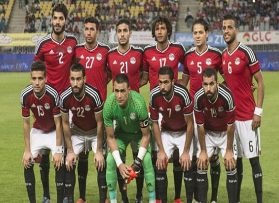 بالفيديو: قطار "الفراعنة" يعبر محطة "غانا" في الطريق إلى المونديال