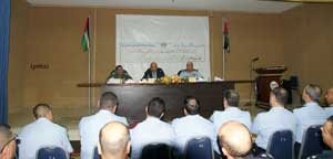 وزير التنمية السياسية يلتقى كبار ضباط الامن العام 