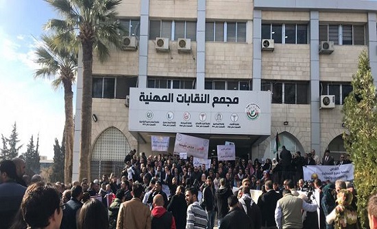 النقابات تعد ملاحظاتها حول «الضريبة» للنقاش أمام اللجنة الحكومية اليوم