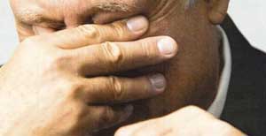 اكتئاب العاملين يؤثر على إنجاز العمل ويؤدي إلى خسائر بالمؤسسات    